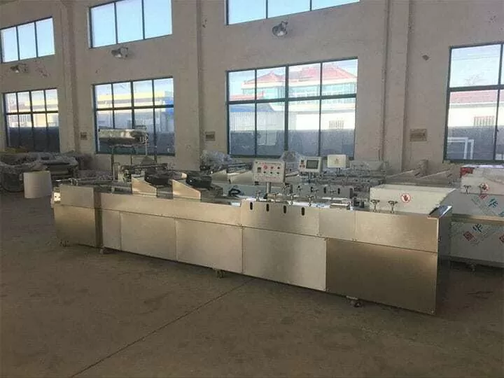 peanut brittle forming and cutting machine