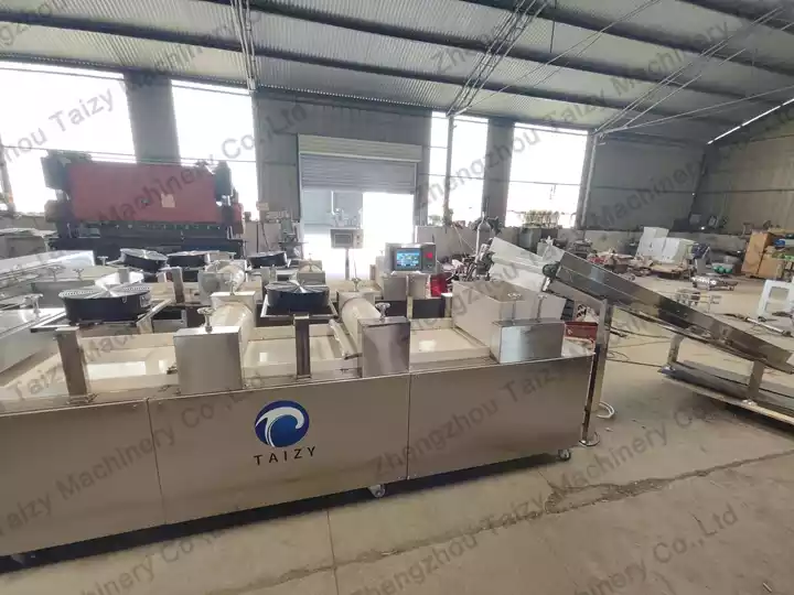 땅콩 조각 설탕 제조기 판매 중입니다.