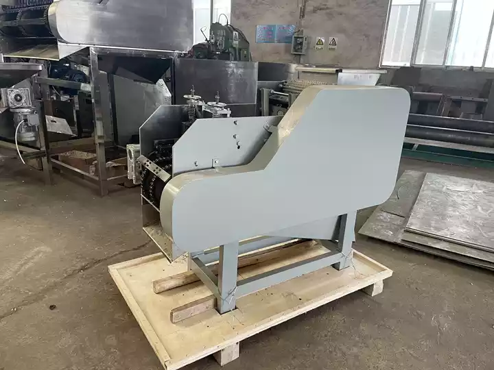 Machine d’émondage de noix de cajou pour le Togo