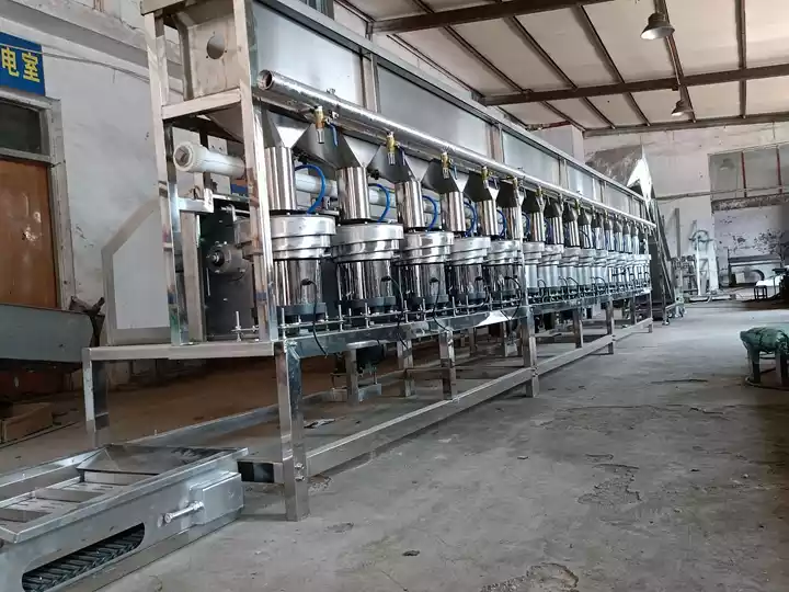 Machine de cassage de noisettes